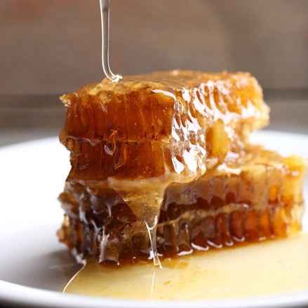 10 Incredible Benefits Of Eating Raw Honey Comb